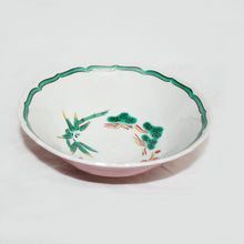 Load image into Gallery viewer, Kutani Yaki Hand-painted Kutani Ware, Japanese and Western Tableware, 18cm bowl with a design of pine, bamboo and plum
