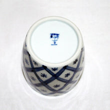 Load image into Gallery viewer, Hand-painted Japanese and Western Tableware Rosanjin Teacup with Design of Yarai and Somenke
