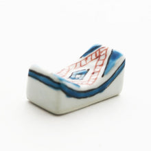 Load image into Gallery viewer, Stone pavement design chopstick rest (blue)
