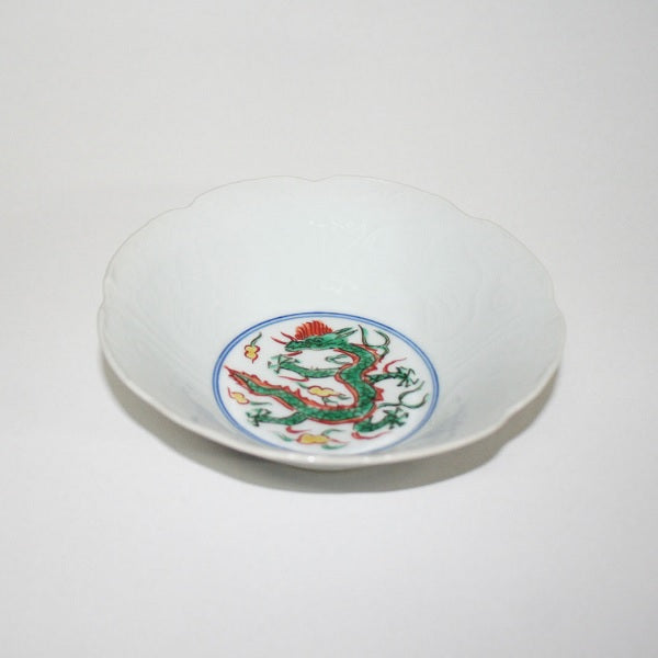 Kutani Yaki ware of hand-painted Japanese and Western tableware 15cm bowl with dragon design in red