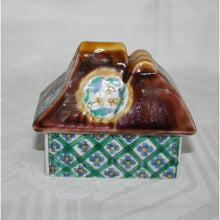 Load image into Gallery viewer, Kutani Yaki Hand-painted Kutani ware incense burner with a round design in the shape of a house
