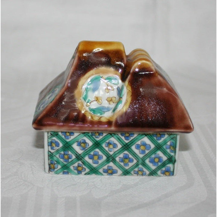 Kutani Yaki Hand-painted Kutani ware incense burner with a round design in the shape of a house