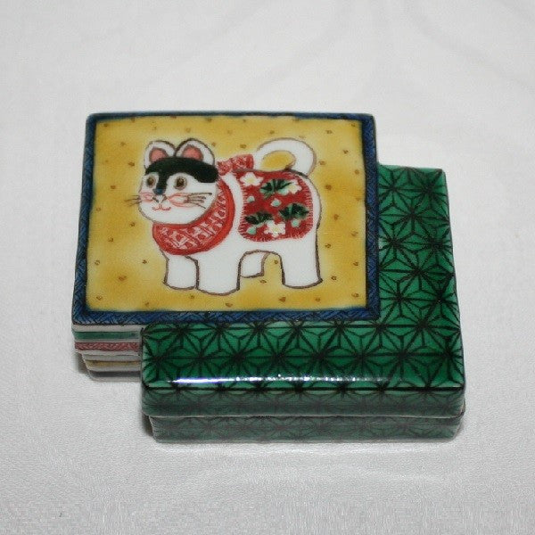 Hand-painted Kutani ware Incense container with a design of a papier-mache dog