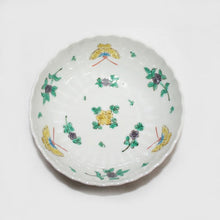 Load image into Gallery viewer, Kutani Yaki ware of hand-painted Japanese and Western tableware, 12cm chrysanthemum bowl with butterfly design
