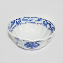Load image into Gallery viewer, Kutani Yaki Hand-painted Kutani Ware, 12cm Bowl with White Plum Design
