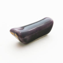 Load image into Gallery viewer, Mini chopstick rest with a design of &quot;Fuku&quot; (purple)
