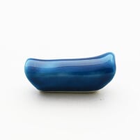 Load image into Gallery viewer, Kutani Yaki Hand-painted Kutani Ware, Mini chopstick rest with Kamifuku design (Blue)

