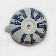 Load image into Gallery viewer, Kutani Yaki Ware Hand-painted Bowl with Design of Bamboo
