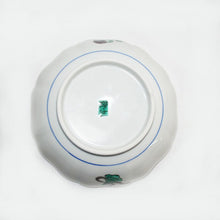 Load image into Gallery viewer, Kutani Yaki Hand-painted Kutani Ware 15cm Bowl with Design of Treasures in Red
