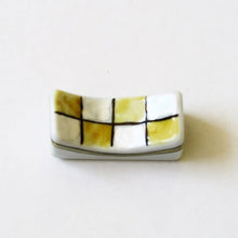 Load image into Gallery viewer, Checkered pattern chopstick rest (yellow)

